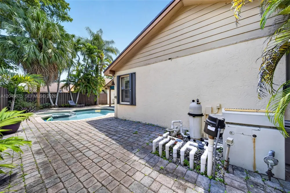5212 SW 151st Pl Miami, FL 33185