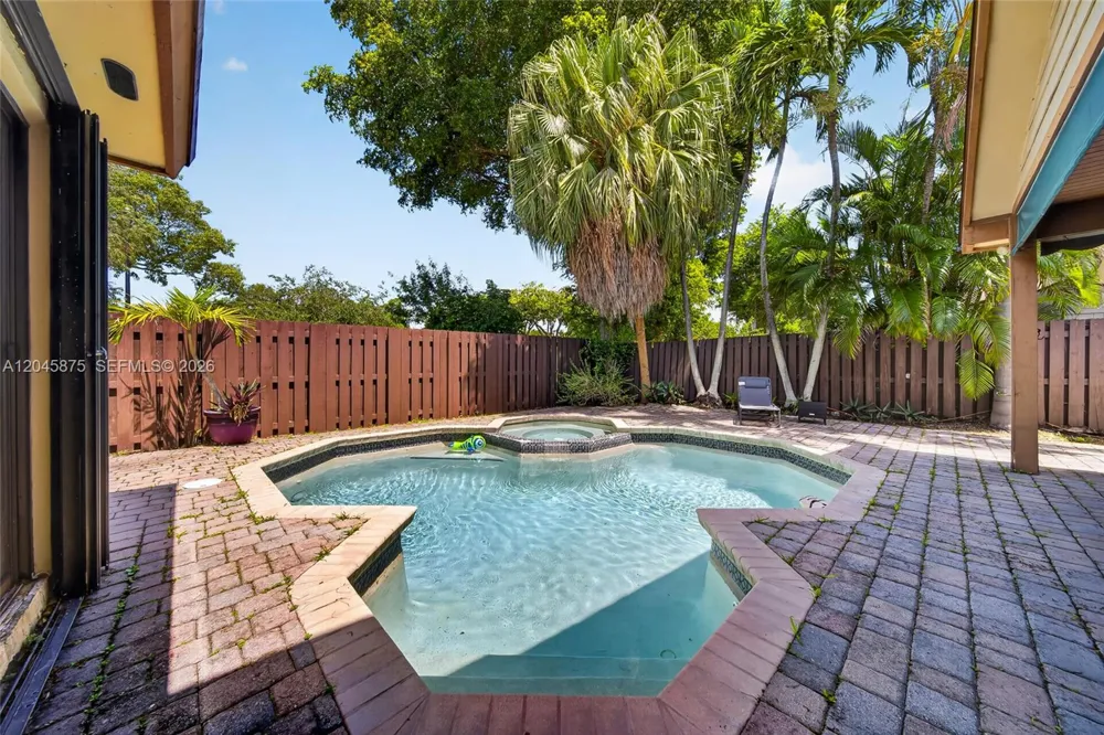 5212 SW 151st Pl Miami, FL 33185