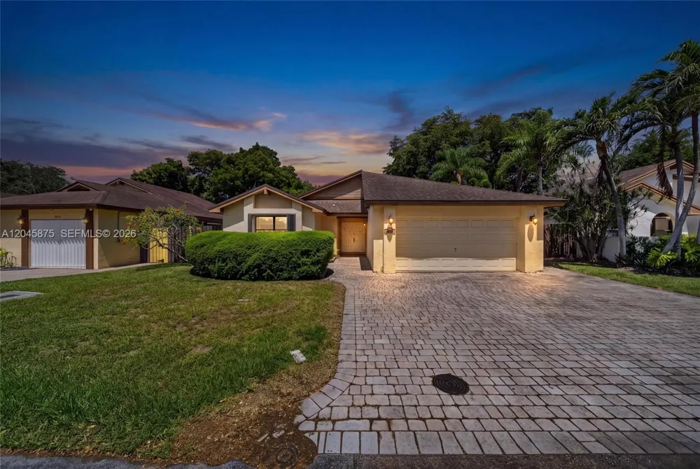5212 SW 151st Pl Miami, FL 33185