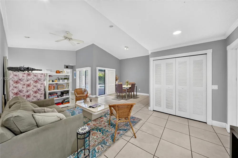 5212 SW 151st Pl Miami, FL 33185
