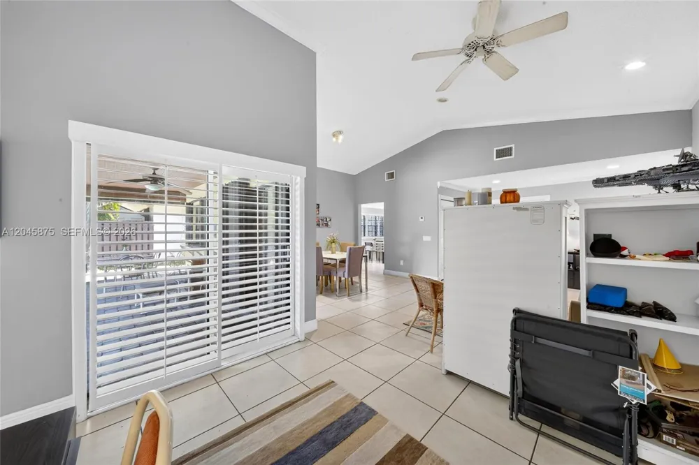 5212 SW 151st Pl Miami, FL 33185