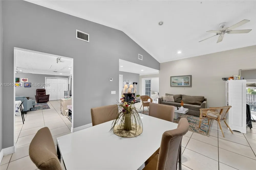 5212 SW 151st Pl Miami, FL 33185