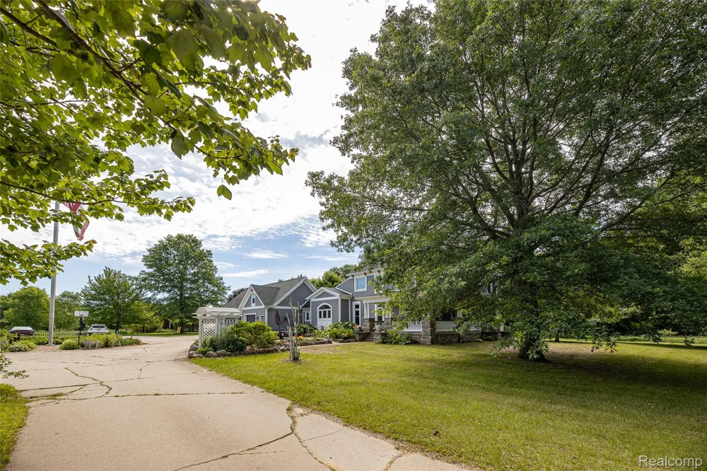 3839 Shamrock Drive Oregon Township, MI 48446