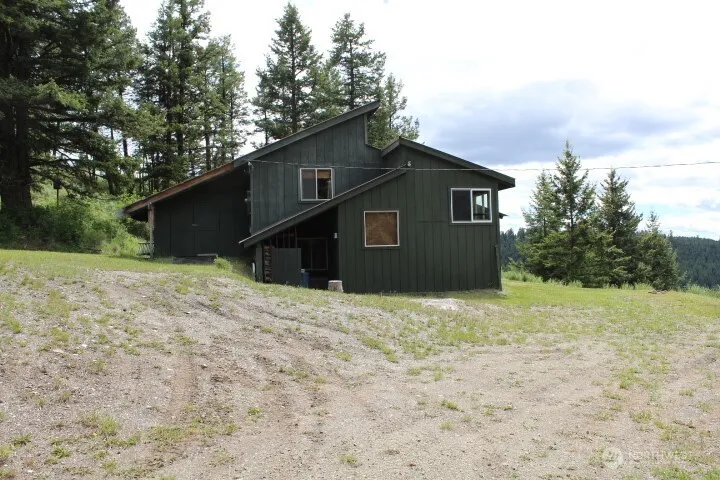 302 Davies Road Oroville, WA 98844