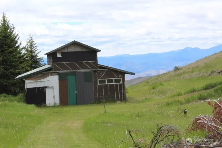 302 Davies Road Oroville, WA 98844