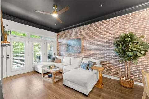 812 Creek View Lane