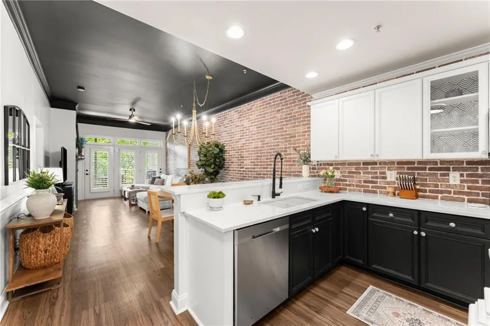 812 Creek View Lane Roswell, GA 30075