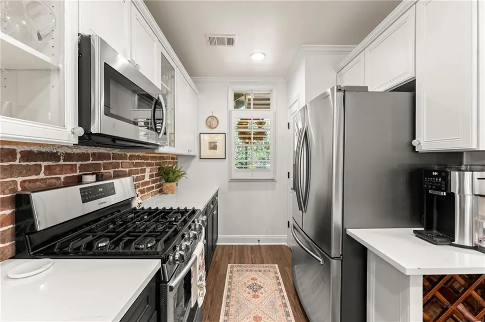 812 Creek View Lane Roswell, GA 30075