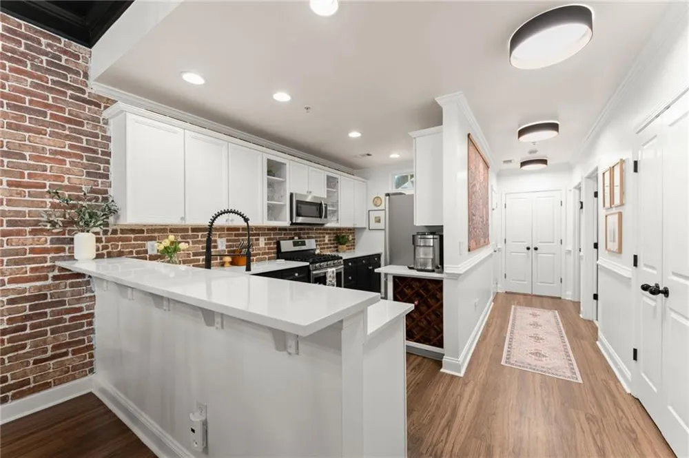 812 Creek View Lane Roswell, GA 30075