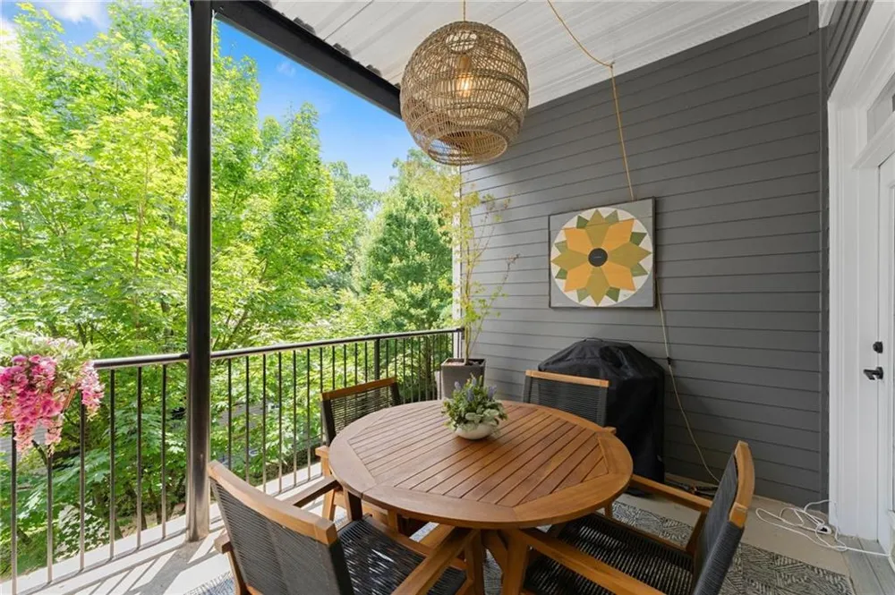 812 Creek View Lane Roswell, GA 30075