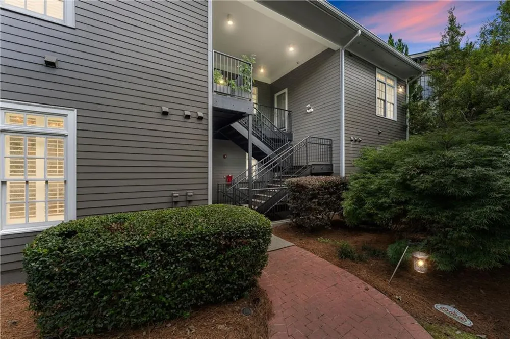 812 Creek View Lane Roswell, GA 30075