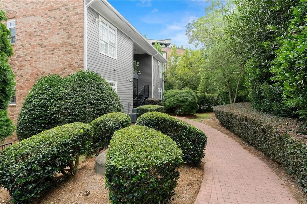 812 Creek View Lane Roswell, GA 30075