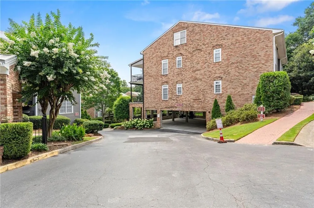 812 Creek View Lane Roswell, GA 30075