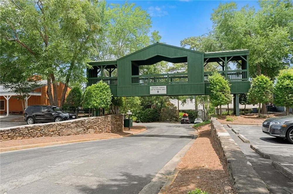 812 Creek View Lane Roswell, GA 30075