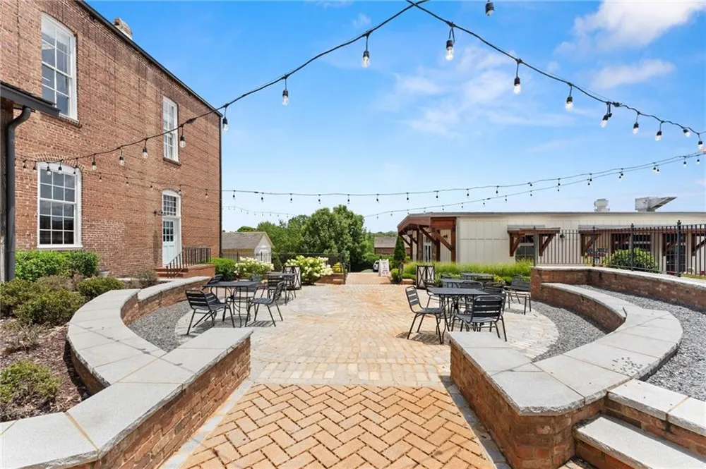 812 Creek View Lane Roswell, GA 30075