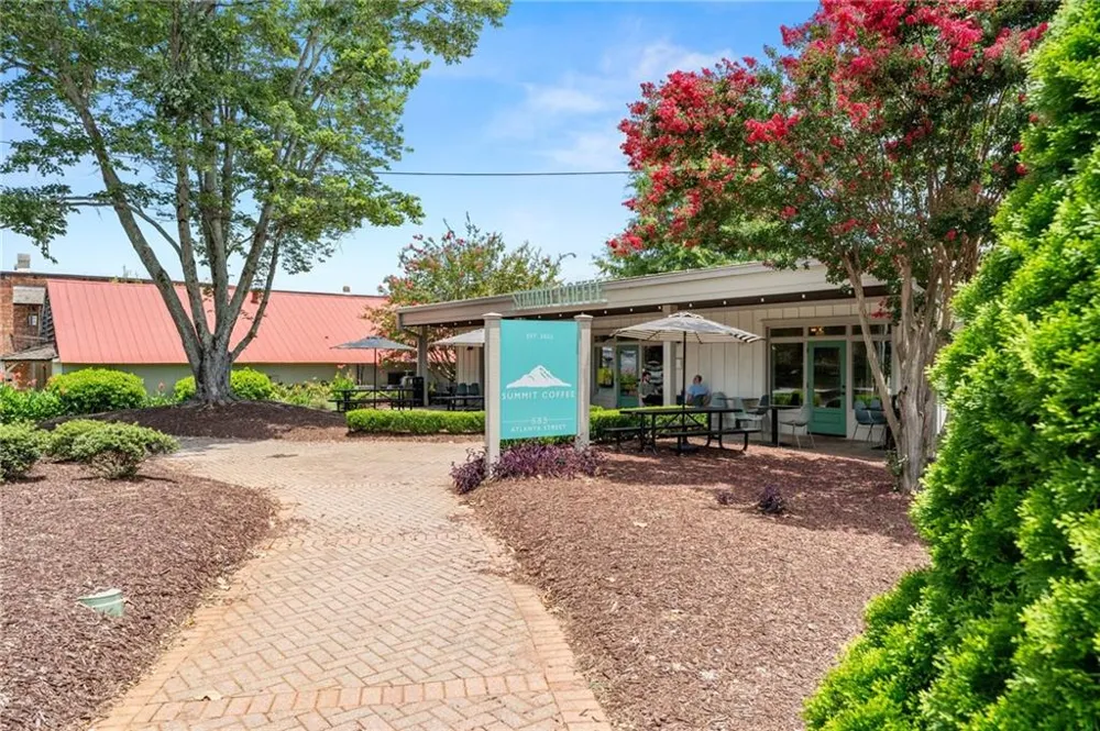 812 Creek View Lane Roswell, GA 30075