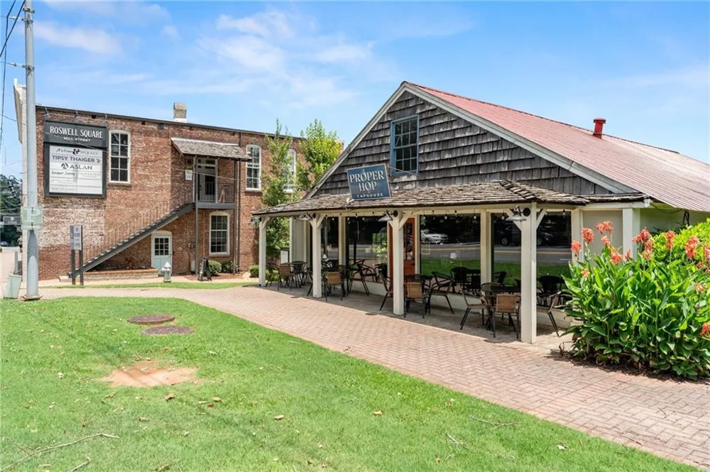 812 Creek View Lane Roswell, GA 30075