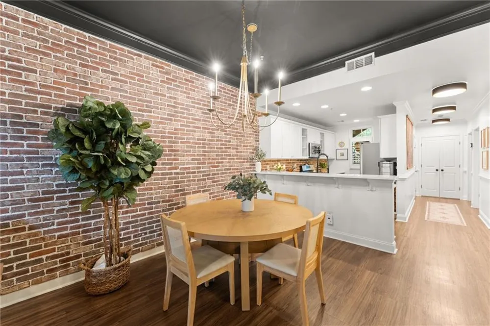 812 Creek View Lane Roswell, GA 30075
