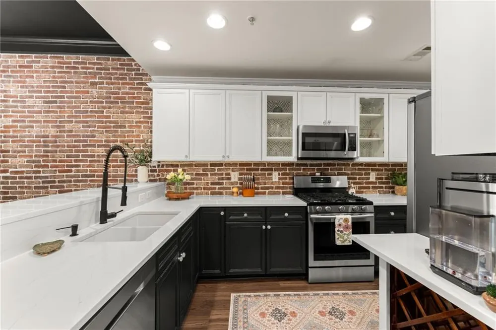 812 Creek View Lane Roswell, GA 30075