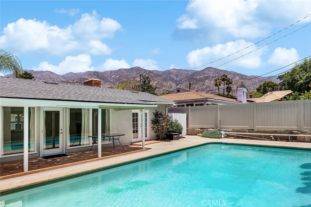 1030 Cynthia Avenue Pasadena, CA 91107
