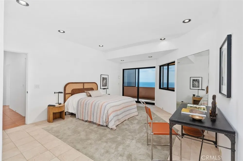 664 Mystic View Laguna Beach, CA 92651