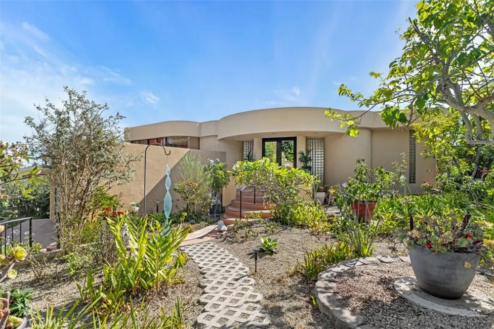 664 Mystic View Laguna Beach, CA 92651