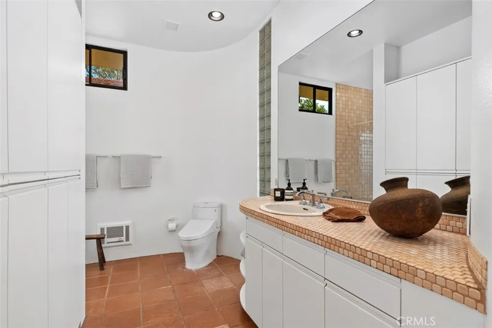 664 Mystic View Laguna Beach, CA 92651