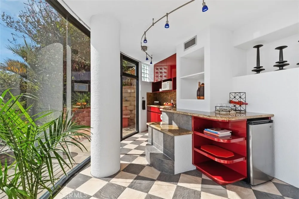 664 Mystic View Laguna Beach, CA 92651
