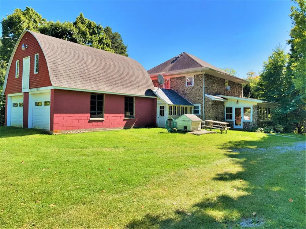 2311 E Glendora Road Buchanan, MI 49107