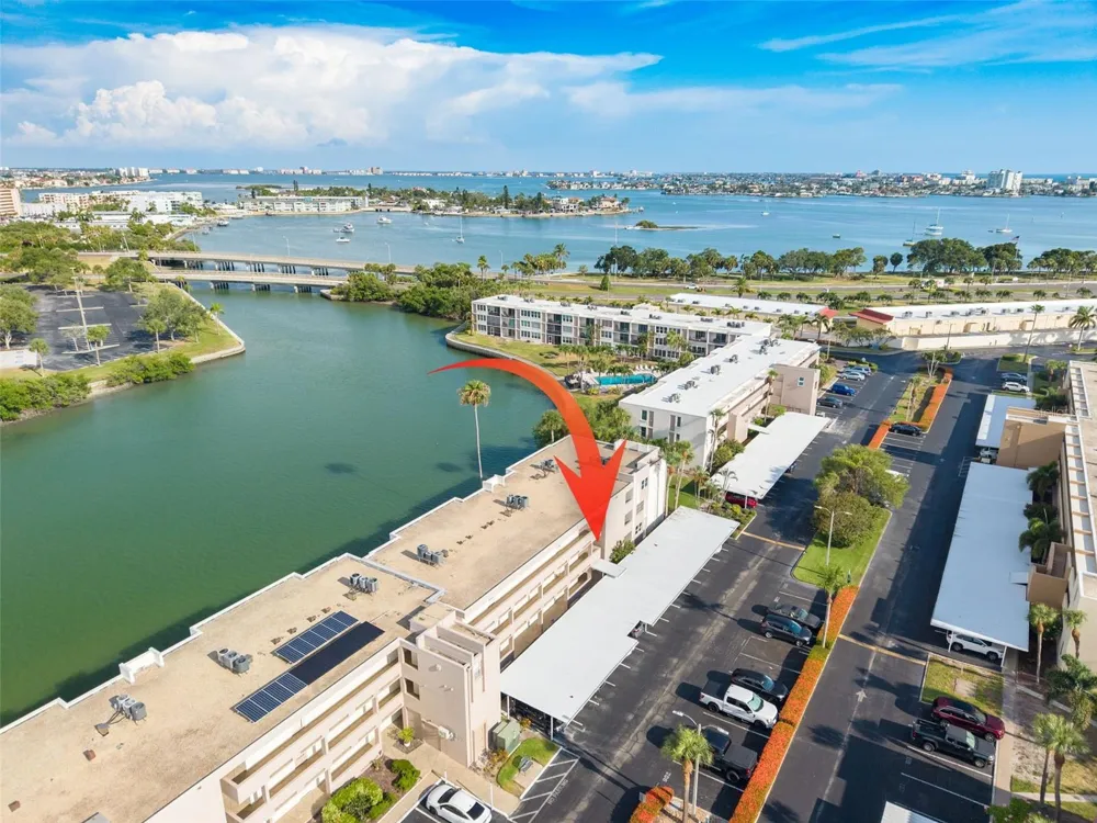 7425 BAY ISLAND DRIVE S #107 St Petersburg, FL 33707