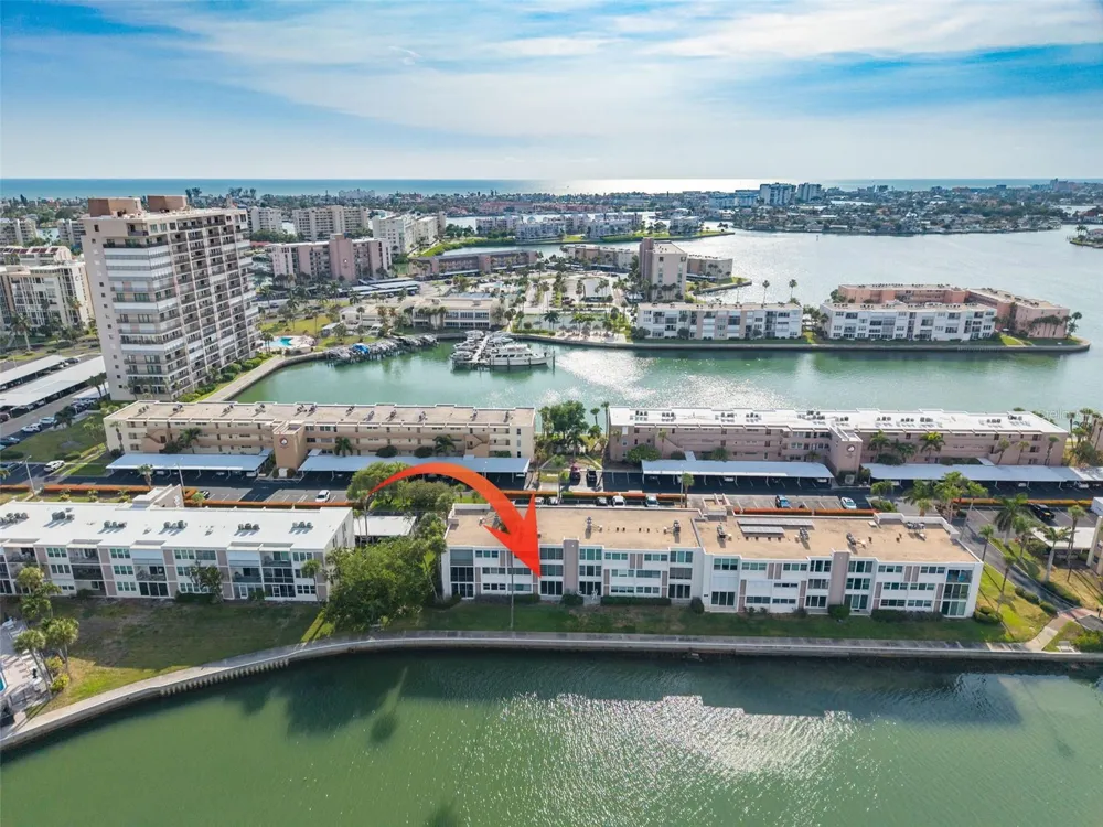 7425 BAY ISLAND DRIVE S #107 St Petersburg, FL 33707