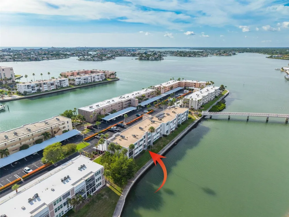 7425 BAY ISLAND DRIVE S #107 St Petersburg, FL 33707