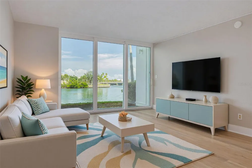 7425 BAY ISLAND DRIVE S #107 St Petersburg, FL 33707