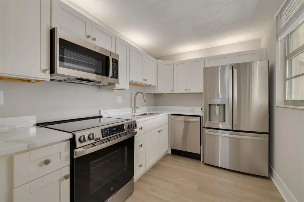 7425 BAY ISLAND DRIVE S #107 St Petersburg, FL 33707