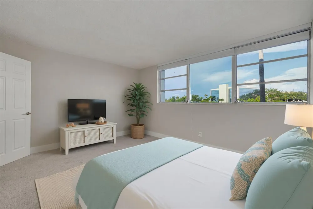 7425 BAY ISLAND DRIVE S #107 St Petersburg, FL 33707