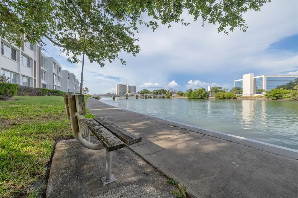 7425 BAY ISLAND DRIVE S #107 St Petersburg, FL 33707