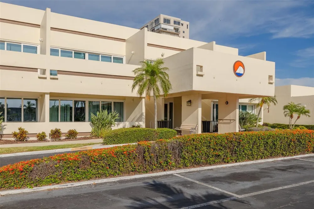 7425 BAY ISLAND DRIVE S #107 St Petersburg, FL 33707