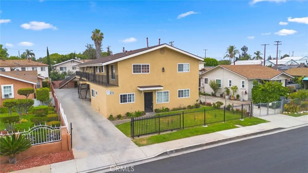 5113 E 60th Place Maywood, CA 90270