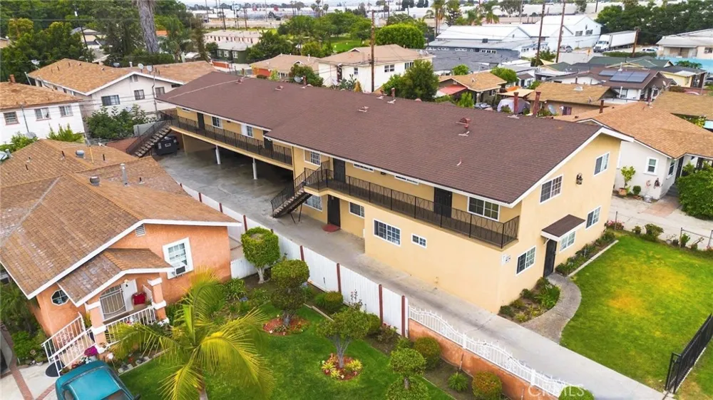 5113 E 60th Place Maywood, CA 90270