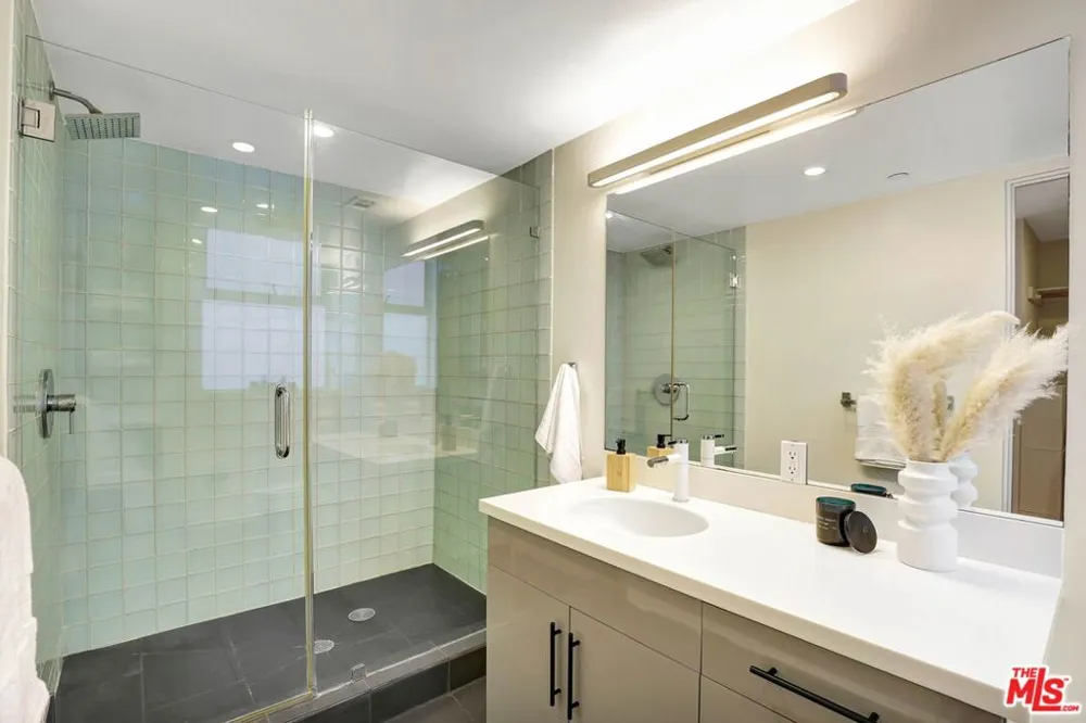 803 Wilcox Avenue #4 Los Angeles, CA 90038