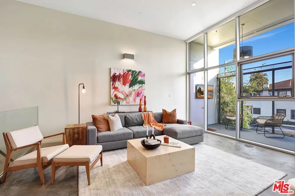 803 Wilcox Avenue #4 Los Angeles, CA 90038