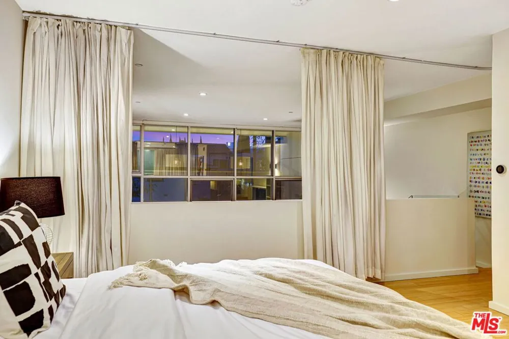 803 Wilcox Avenue #4 Los Angeles, CA 90038