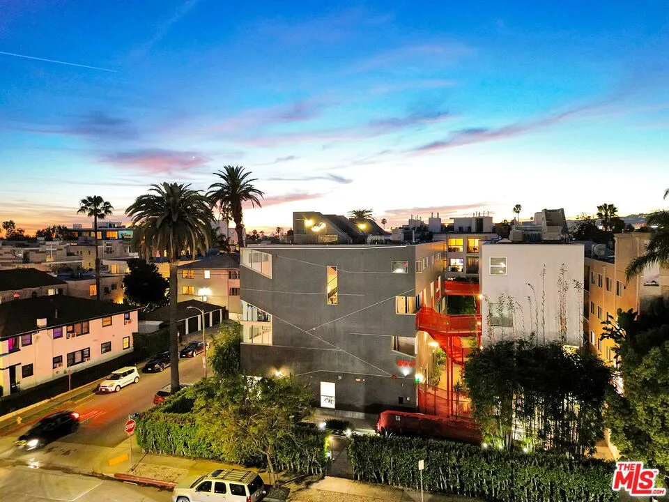 803 Wilcox Avenue #4 Los Angeles, CA 90038