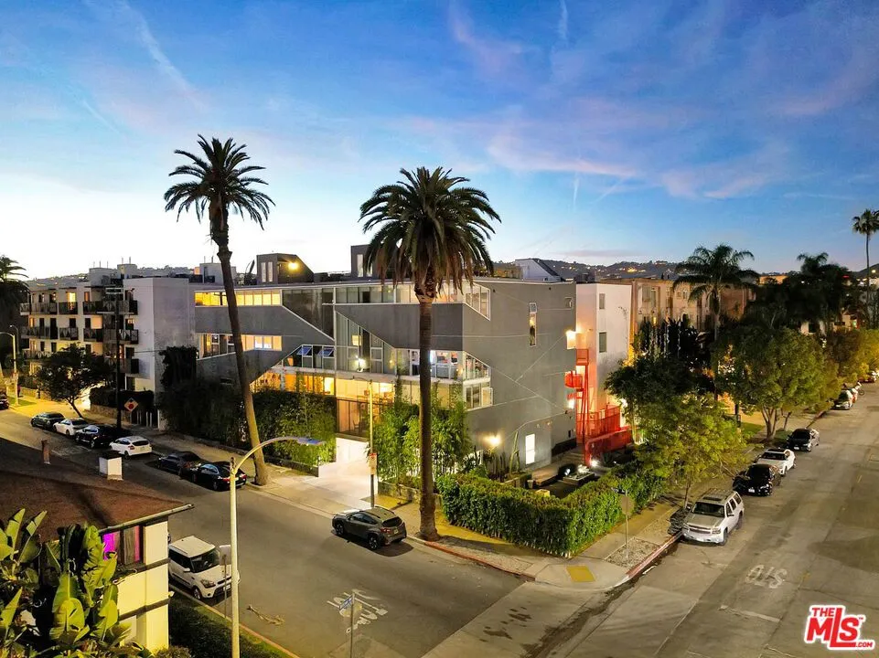 803 Wilcox Avenue #4 Los Angeles, CA 90038