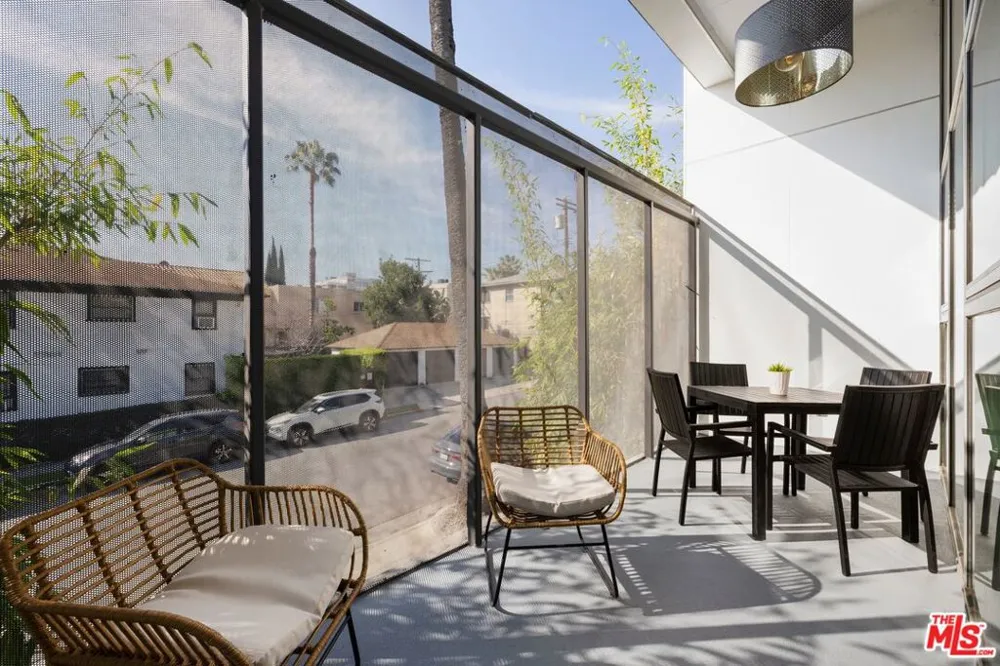 803 Wilcox Avenue #4 Los Angeles, CA 90038