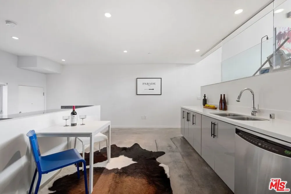 803 Wilcox Avenue #4 Los Angeles, CA 90038
