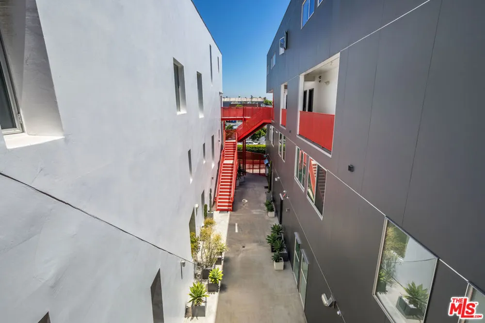 803 Wilcox Avenue #4 Los Angeles, CA 90038