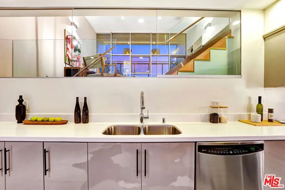 803 Wilcox Avenue #4 Los Angeles, CA 90038