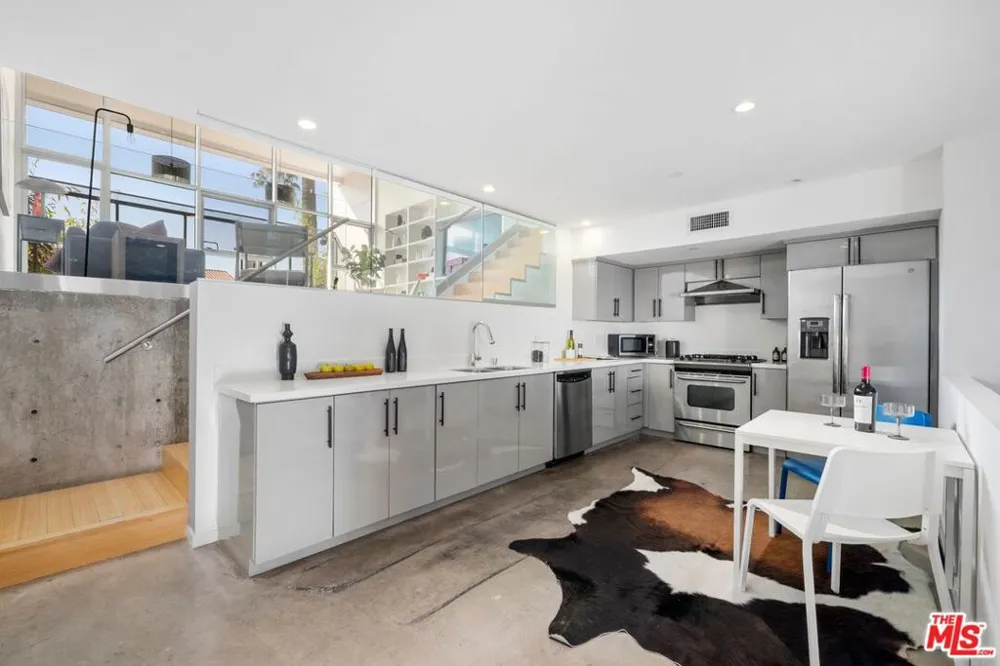 803 Wilcox Avenue #4 Los Angeles, CA 90038