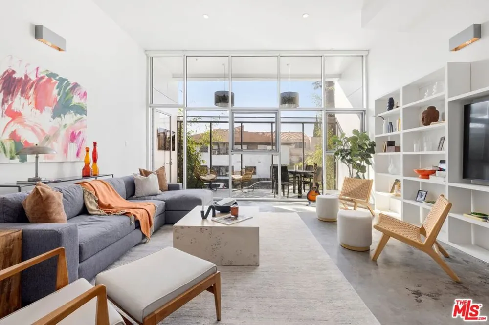 803 Wilcox Avenue #4 Los Angeles, CA 90038